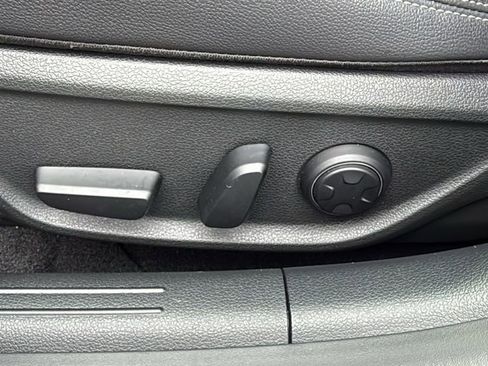 Used 2026 Genesis G70 2.5T image 29