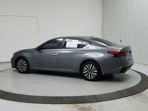 Used 2023 Nissan Altima 2.5 SV w/ SV Premium Package FWD image 5
