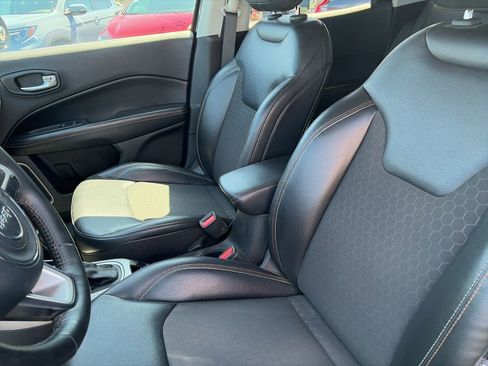 Used 2018 Jeep Compass Latitude FWD image 11