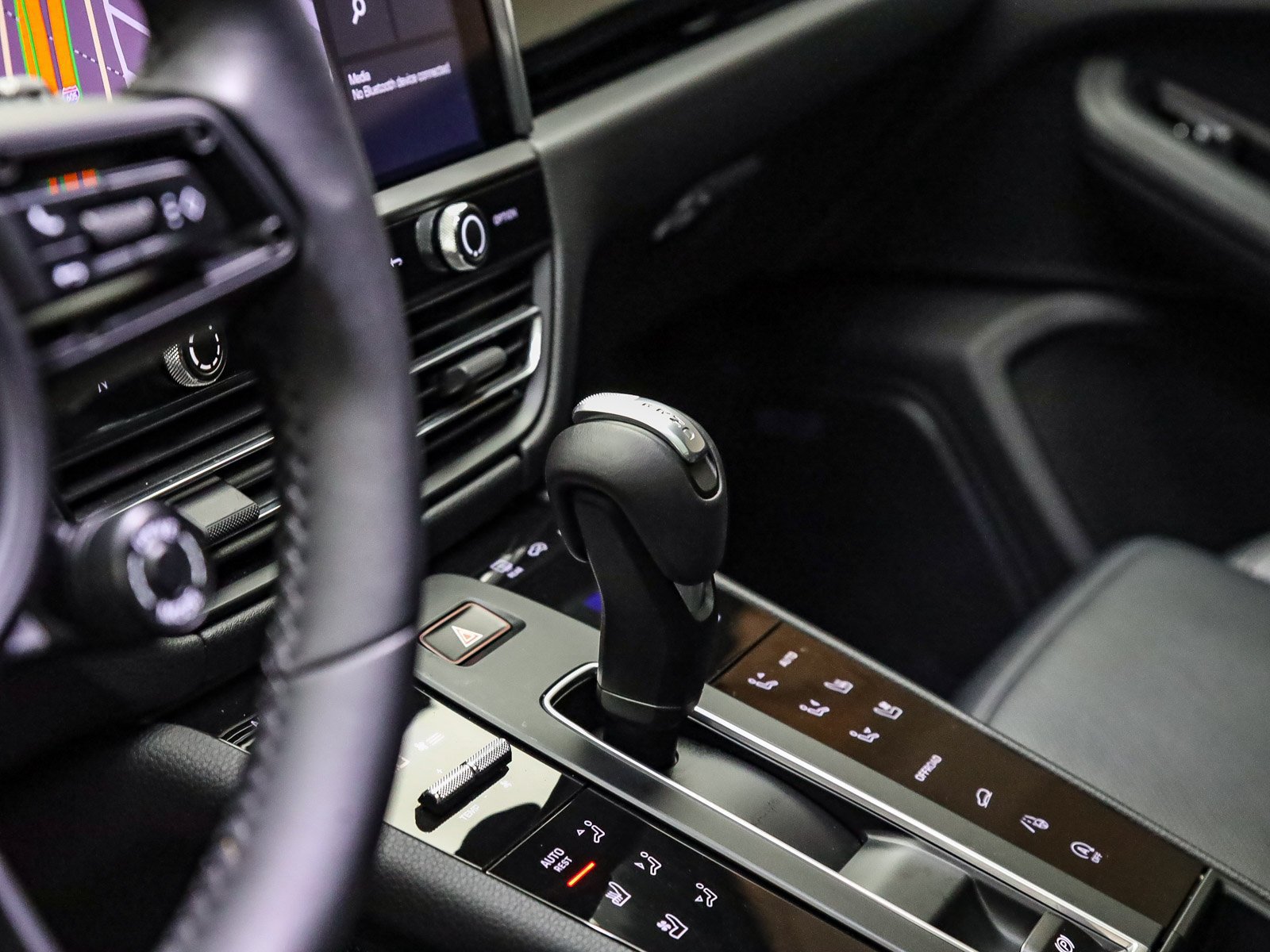 Certified 2025 Porsche Macan Turbo AWD/4WD image 27
