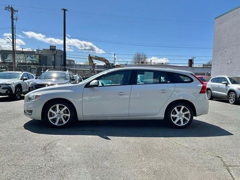 Used 2015 Volvo V60 T5 AWD/4WD image 5