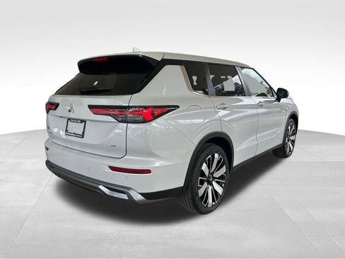 New 2026 Mitsubishi Outlander SE image 3