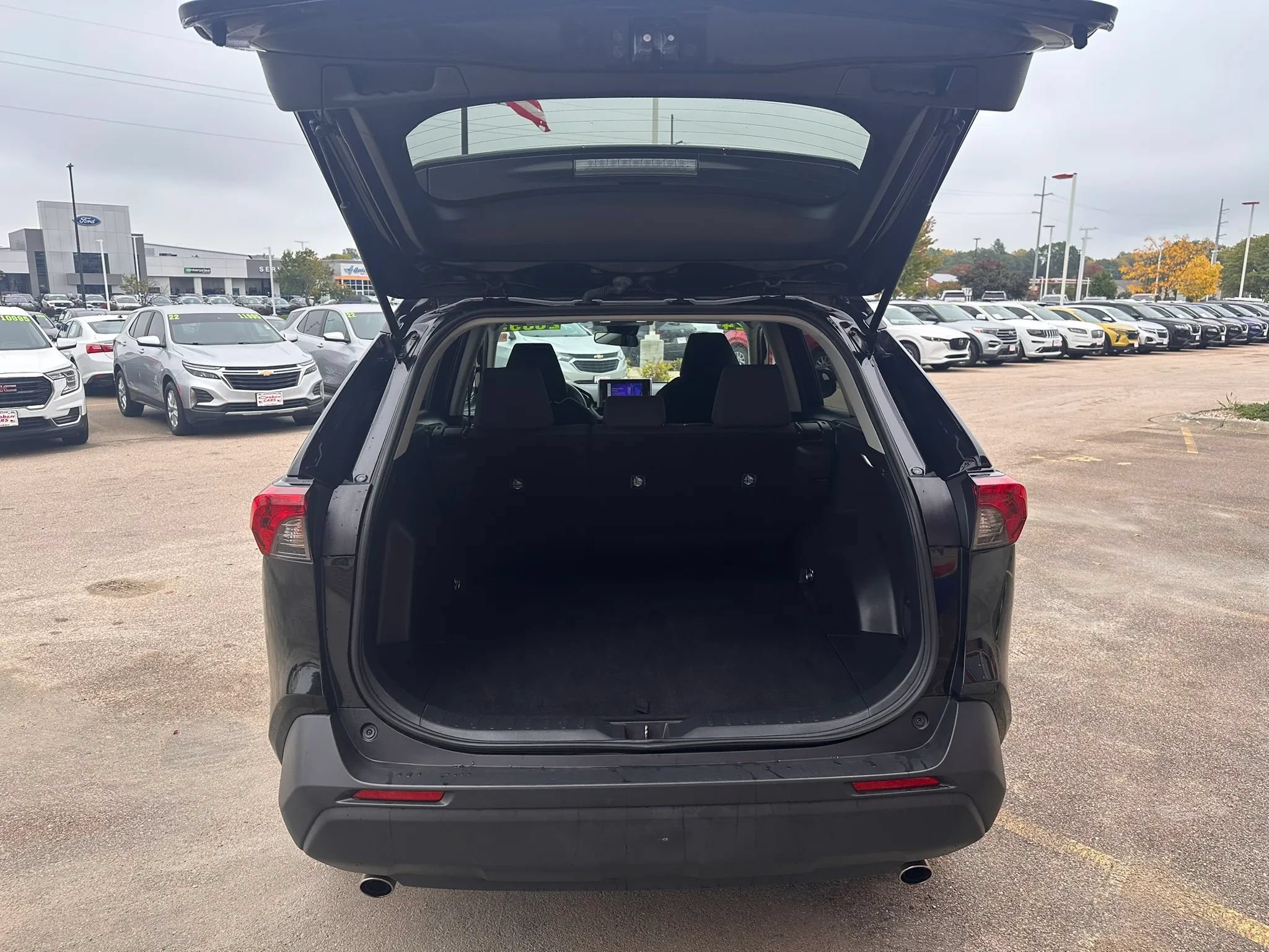 Used 2024 Toyota RAV4 LE AWD/4WD image 7