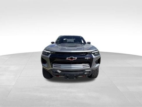 Certified 2025 Chevrolet Colorado ZR2 w/ Midnight Edition AWD/4WD image 3