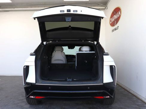 Used 2024 Cadillac Lyriq Luxury w/ LPO, Floor Liner Package RWD image 5