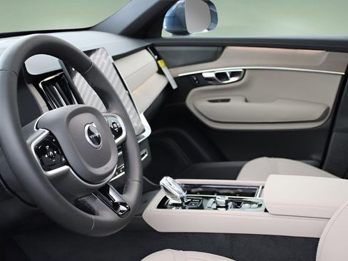 New 2026 Volvo XC90 B6 Plus w/ Protection Package Premier image 19