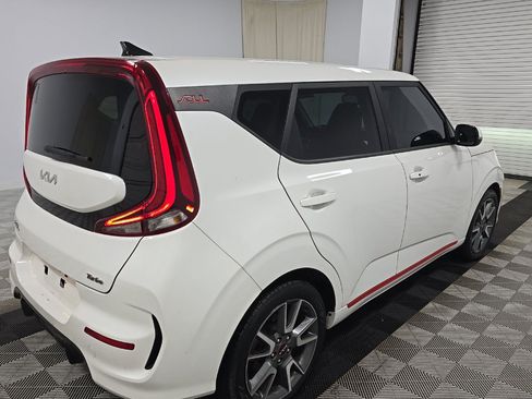 Used 2022 Kia Soul Turbo FWD image 2
