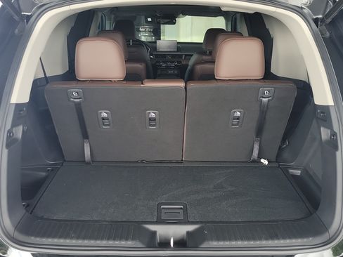 Used 2025 Honda Pilot Elite image 8