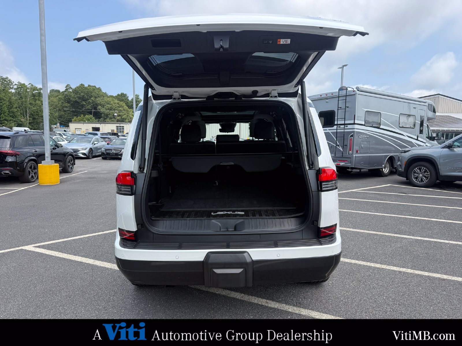 Used 2024 Lexus GX 550 w/ Accessory Package (2T) AWD/4WD image 23