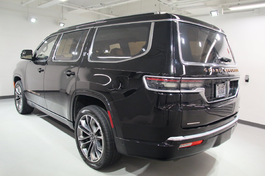 Used 2022 Jeep Grand Wagoneer Series III w/ Rear Seat Video Group 1 AWD/4WD image 15