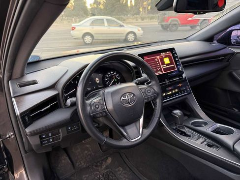 Used 2019 Toyota Avalon XLE w/ Moonroof Package image 10