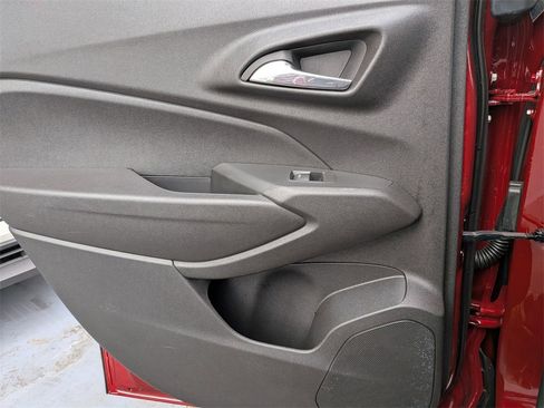 Used 2025 Chevrolet Trax LT w/ LT Convenience Package image 26