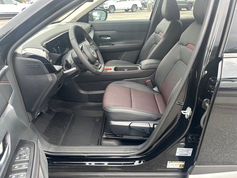 New 2026 Nissan Kicks SR image 9