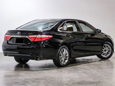 Used 2017 Toyota Camry SE image 12