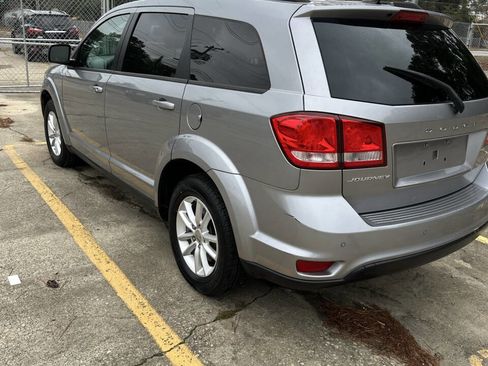 Used 2016 Dodge Journey SXT w/ Comfort/Convenience Group image 4