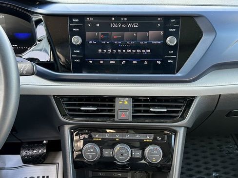 Used 2024 Volkswagen Taos SE image 25