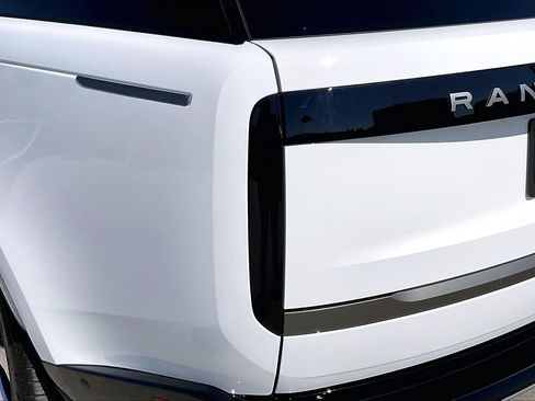 New 2026 Land Rover Range Rover Long Wheelbase SE AWD/4WD image 8