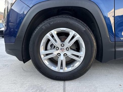 Used 2022 GMC Terrain SLE FWD image 4