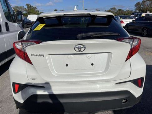 Used 2021 Toyota C-HR LE image 4