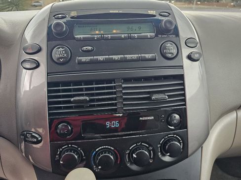 Used 2009 Toyota Sienna LE image 23