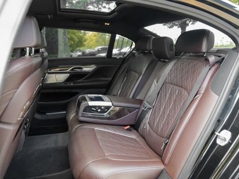 Used 2021 BMW 750i xDrive w/ Luxury Rear Seating Package AWD/4WD image 37