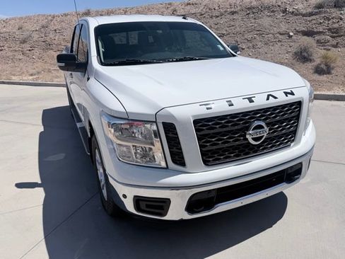 Used 2019 Nissan Titan SV w/ SV Convenience Package AWD/4WD image 3