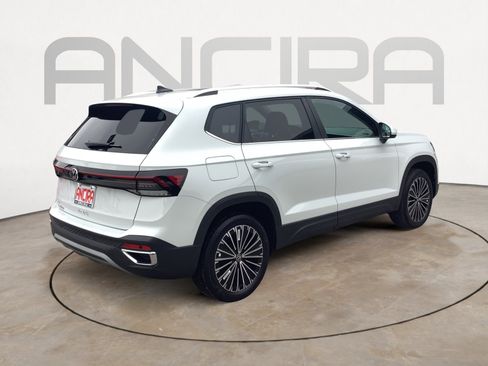 New 2026 Volkswagen Taos SE FWD image 8