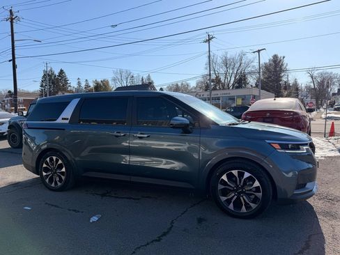 Used 2024 Kia Carnival EX FWD image 5