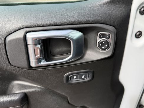 Used 2024 Jeep Wrangler Unlimited Rubicon AWD/4WD image 14