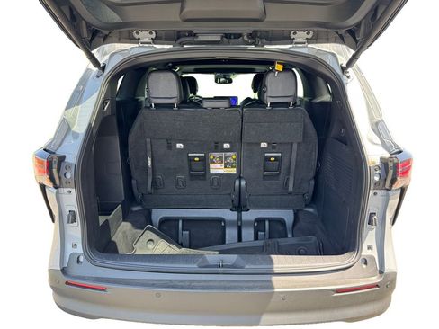 Used 2025 Toyota Sienna XLE Woodland Edition AWD/4WD image 19