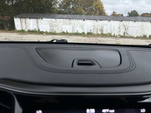 Used 2019 Jeep Cherokee Limited image 28