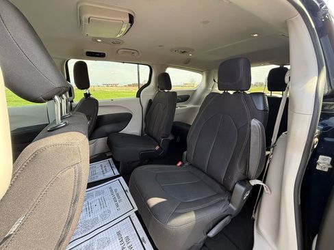 Used 2018 Chrysler Pacifica Touring Plus w/ Tire & Wheel Group image 17