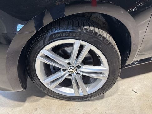 Used 2014 Volkswagen Passat TDI SE FWD image 2