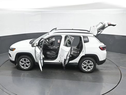 Used 2025 Jeep Compass Latitude AWD/4WD image 46