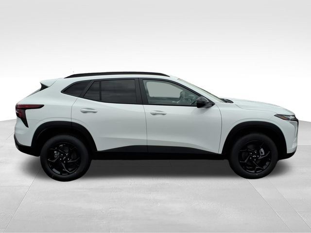 New 2026 Chevrolet Trax LT w/ Midnight Edition FWD image 2