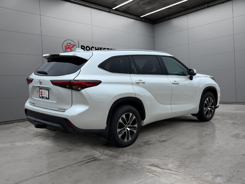 Certified 2022 Toyota Highlander XLE AWD/4WD image 5
