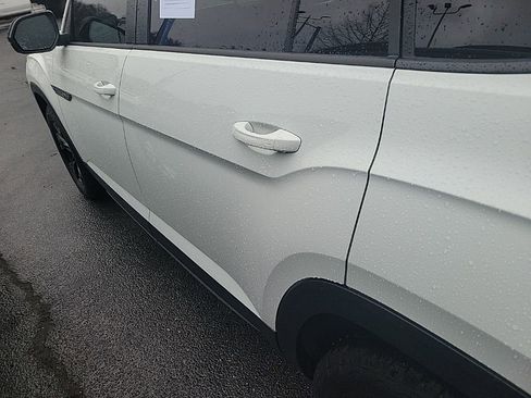 Used 2024 Volkswagen Atlas Peak Edition SE image 15