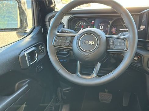Used 2024 Jeep Wrangler Unlimited w/ Convenience Group image 25