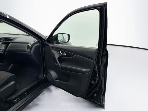 Used 2019 Nissan Rogue SV FWD image 30