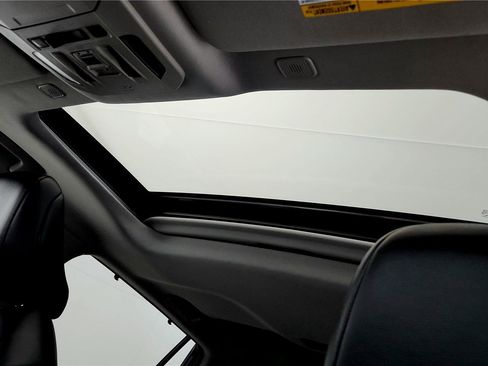 Used 2023 Toyota Highlander XLE AWD/4WD image 27