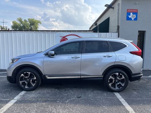 Used 2018 Honda CR-V Touring image 2