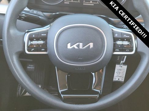 Used 2023 Kia Sorento LX image 11