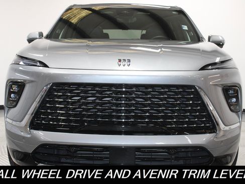 Used 2025 Buick Enclave Avenir image 2