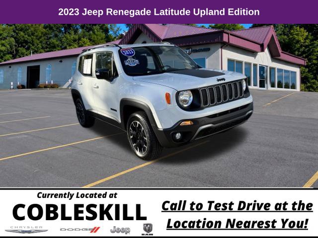 Used 2023 Jeep Renegade Latitude AWD/4WD image 2