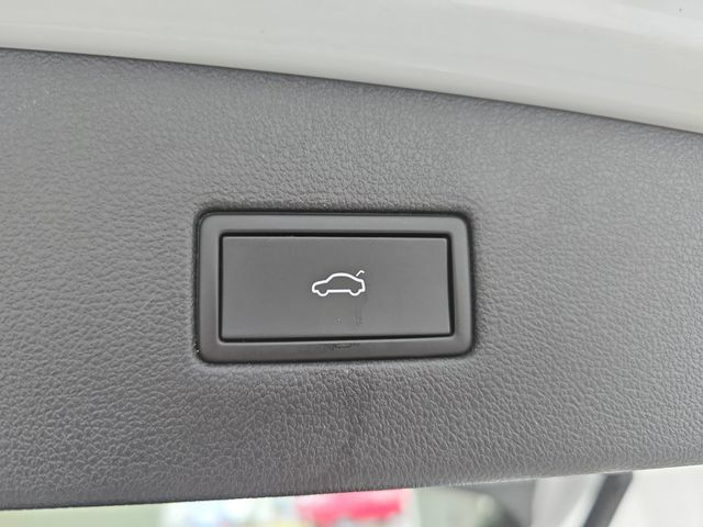 Used 2022 Volkswagen Tiguan SEL R-Line AWD/4WD image 13