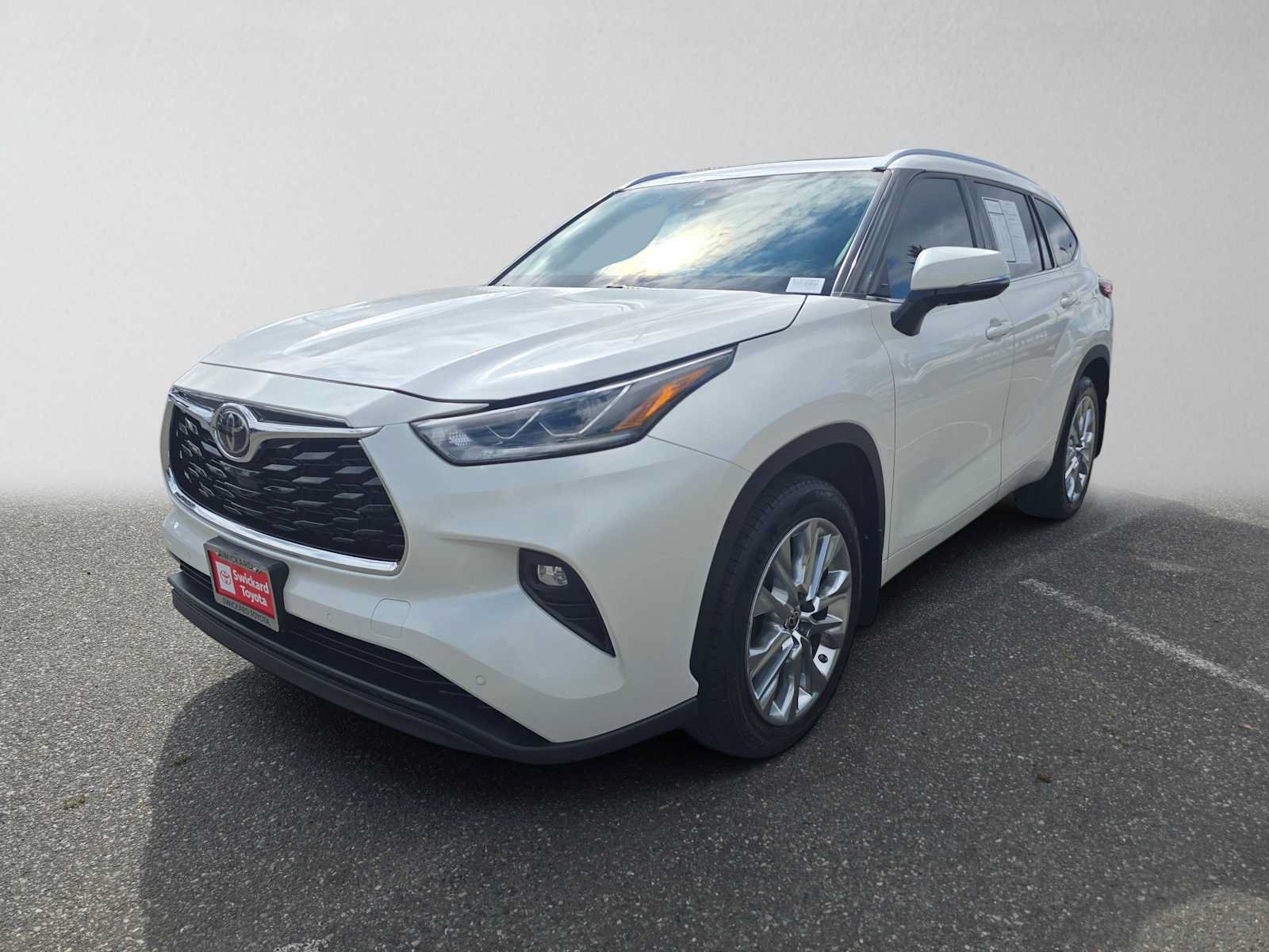 Used 2021 Toyota Highlander Limited AWD/4WD image 7