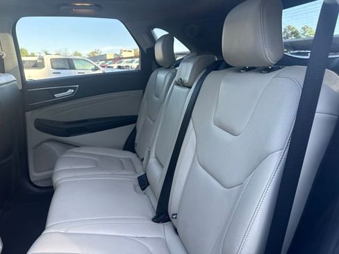 Used 2019 Ford Edge Titanium w/ Equipment Group 301A AWD/4WD image 10