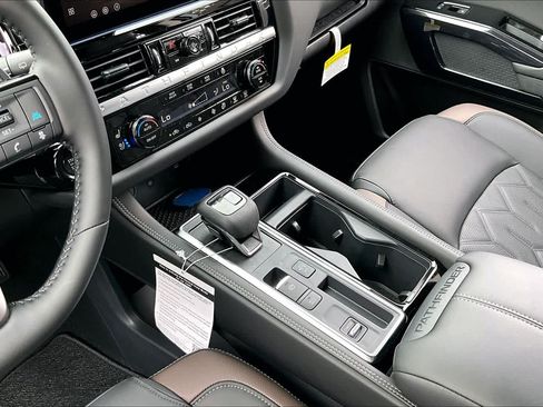 New 2026 Nissan Pathfinder Platinum w/ Accent Package FWD image 7