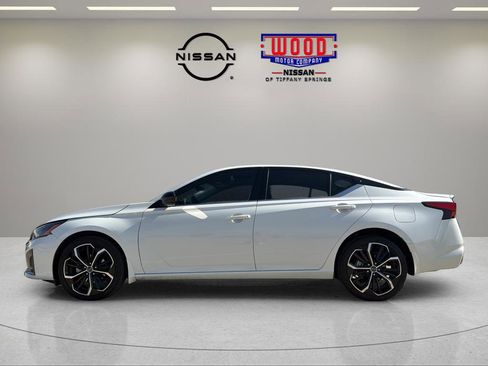 Certified 2023 Nissan Altima 2.5 SR w/ SR Premium Package image 5