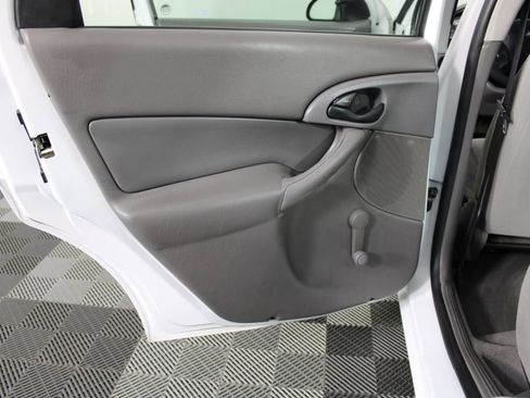 Used 2002 Ford Focus LX image 15